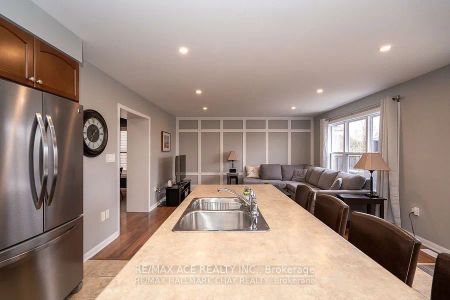 Detached Home For Lease | N9257461 - Photo 5