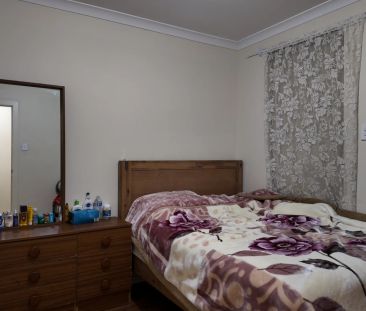 Modern 3-Bedroom Home in a Quiet, Convenient Location - Photo 2