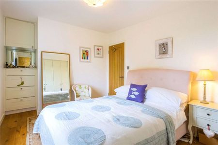 Beautiful three bedroom cottage in the countryside with town conveniences. - Photo 3