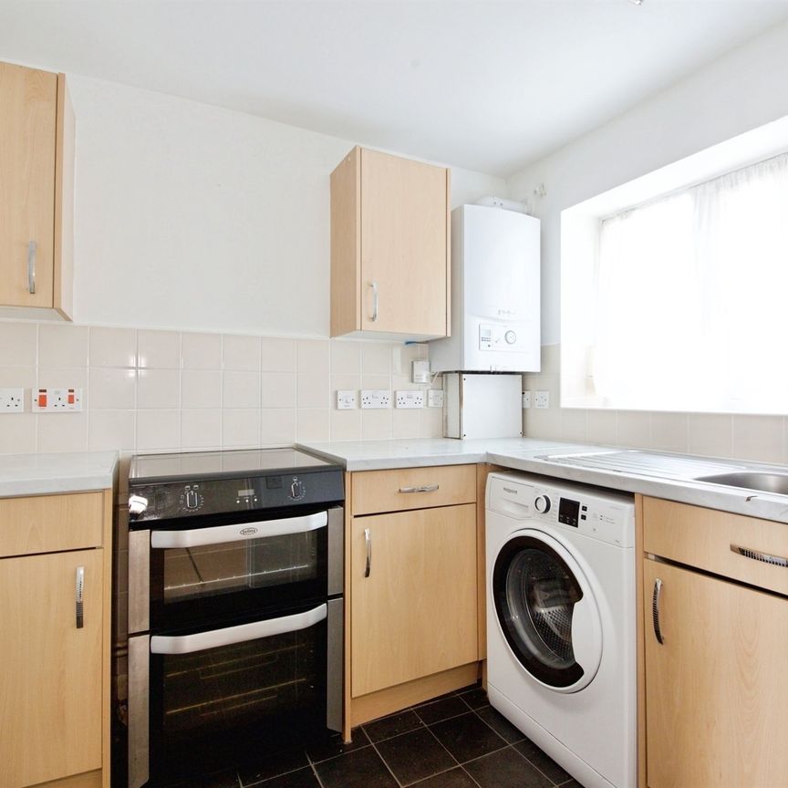 Carters Mead, Harlow - Photo 1