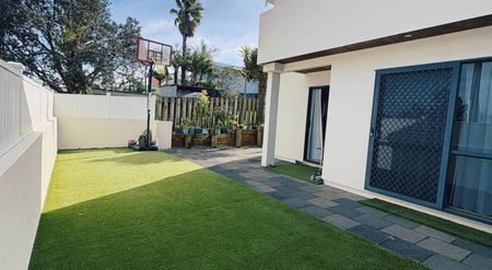 Executive Family Home - Photo 2