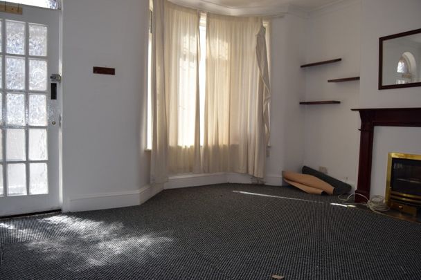 3 Bed Terraced House, Stanley Road, IG1 - Photo 1