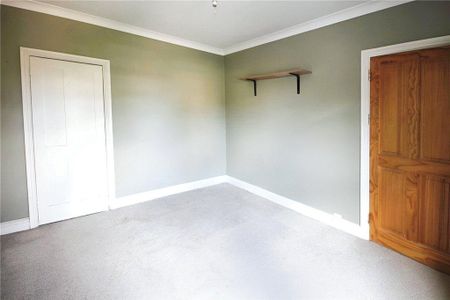 4 bedroom semi-detached house to rent - Photo 3