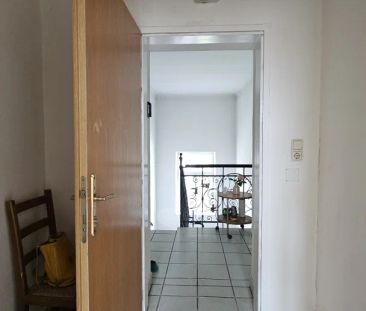 DACHGESCHOSSWOHNUNG - IDEAL FÜR STUDENTEN ODER PENDLER - Foto 6