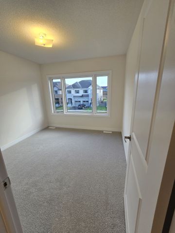 For Lease - 2025 Horace Duncan Crescent, Oshawa, Ontario - Photo 2