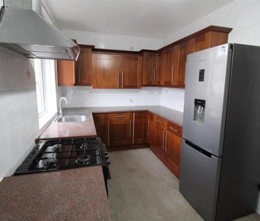 2 bedroom end of terrace house to rent - Photo 4