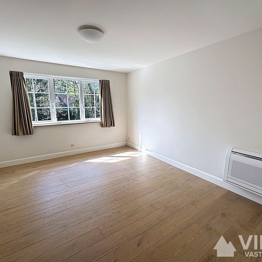 Prachtige villa in een rustige straat, omringd door groen - Foto 1