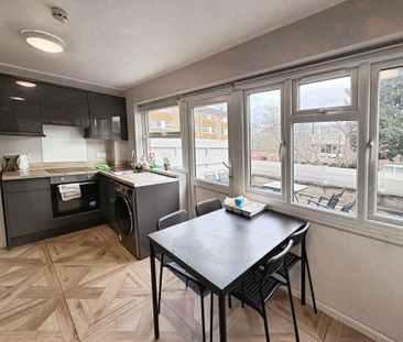 Fairview Avenue, Woking, Surrey, GU22 7NU - Photo 4