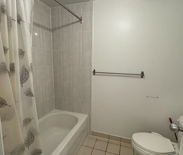 For Lease - 603 Gerrard Street Unit# 2, Toronto, Ontario - Photo 2