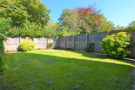 30, Castle Lodge Gardens, Rothwell, Leeds, West Yorkshire, LS26 0ZL - Photo 3