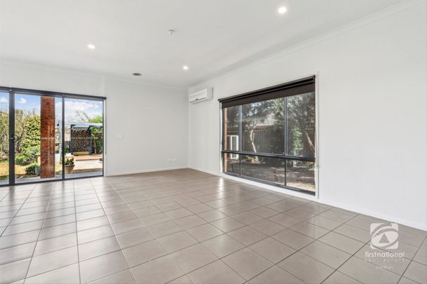 Charming 3-Bedroom Home in a Quiet Brookfield Court - Photo 1