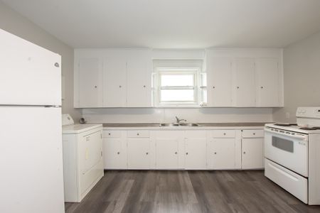 Cozy 2 Bedroom Upper Unit in Welland!! - Photo 5