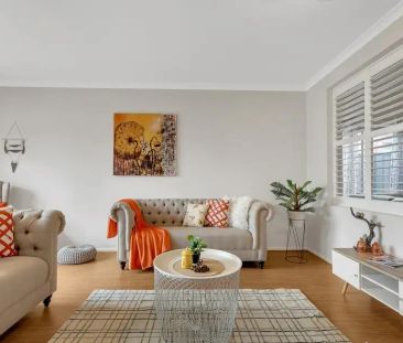 “Stunning Family Home in Prime Location” - Photo 2