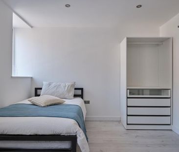 6 bedroom terraced house to rent - Photo 2