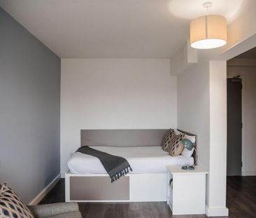 1 bedroom in a flat share to rent - Photo 5