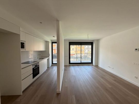 Piso de alquiler en Avinguda de Lloreda, Lloreda - Photo 1