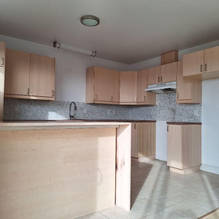 Logement 5 1/2 à louer - Photo 1