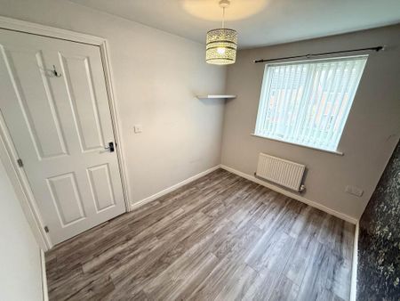 4 bedroom detached house to rent - Photo 4