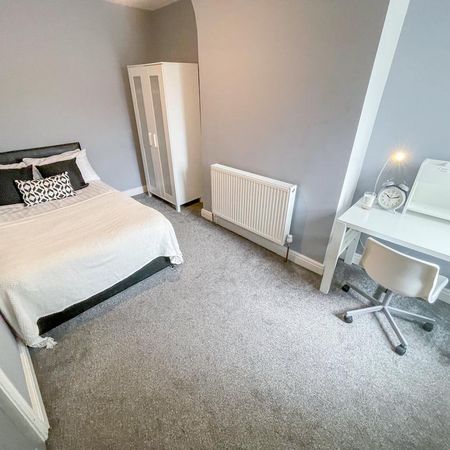 1 bedroom in a house share to rent - Photo 3