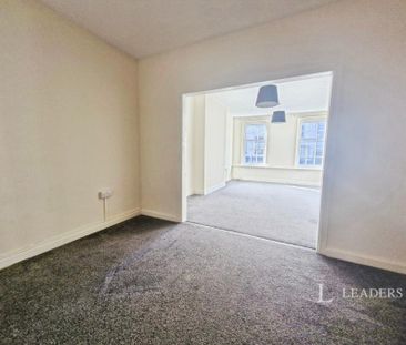 3 bedroom apartment to rent High Street, Gosport, Hampshire, PO12 - Photo 3
