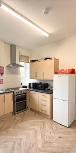 5 bedroom semi-detached house to rent - Photo 3