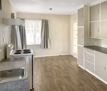 Family Living in Wainuiomata! - Photo 2