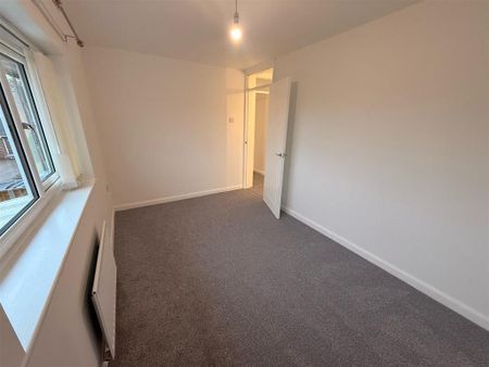 2 bedroom end of terrace house to rent - Photo 2