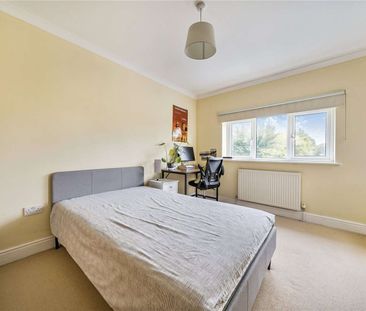 A deceptively spacious family home in a popular residential setting. - Photo 2