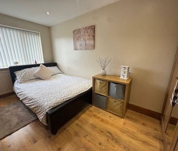 3 bedroom terraced house to rent - Photo 4