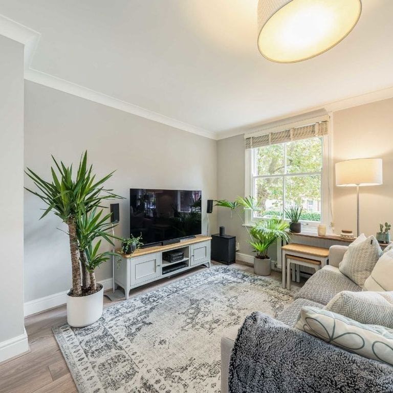 St. James Terrace, SW12 8HJ, London - Photo 1