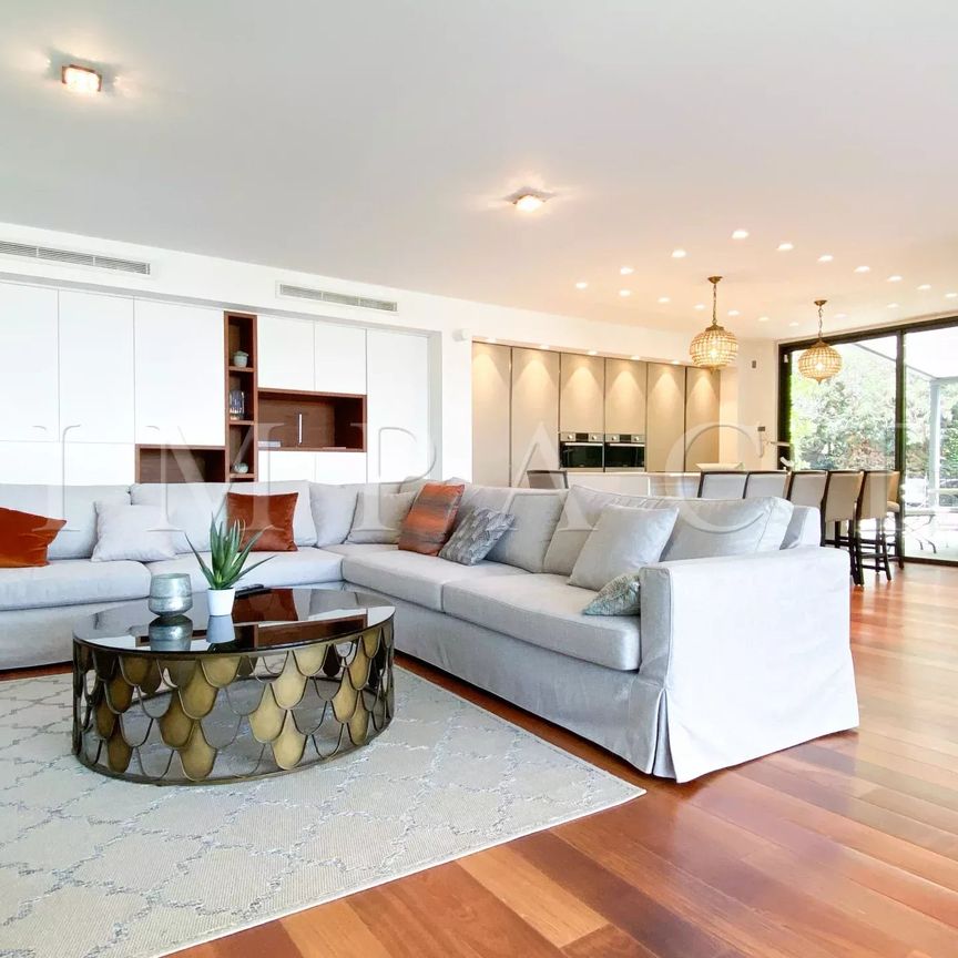 Location Maison 8 pièces 223m² CANNES 06400 - Photo 1