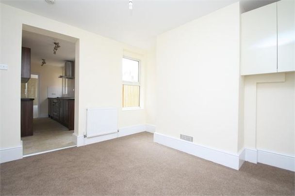 2 bedroom maisonette to rent - Photo 1