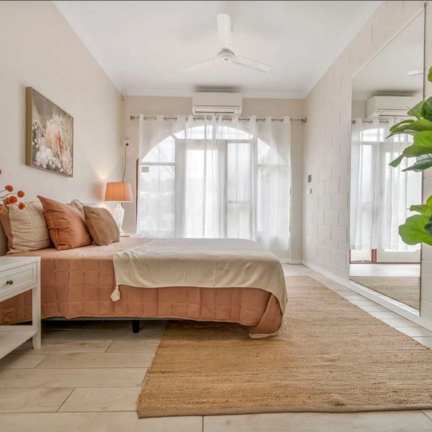 Spacious 5-Bedroom Home with Pool in Prime Location - Photo 1