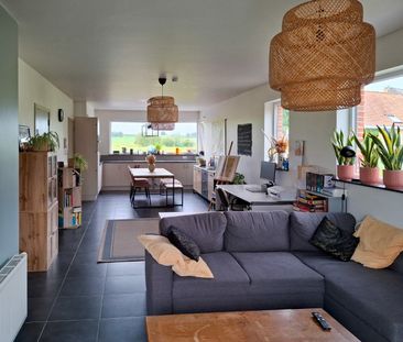 Gelijkvloersappartement met 1 slaapkamer, tuin en garage. - Foto 2