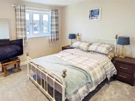 2 bedroom semi-detached house to rent - Photo 5