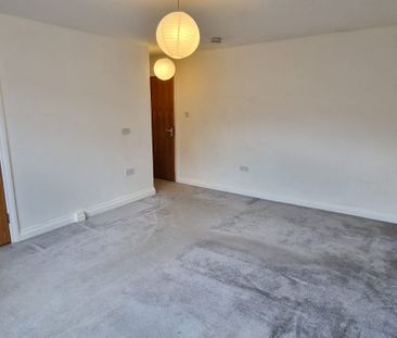 20 Moorland Road, Flat 10 - Photo 2