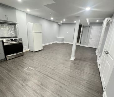 For Lease - 86 Queen Mary Drive, Brampton, Ontario - Photo 3