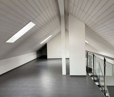 Moderne 2 Zimmer - Dachgeschosswohnung mit Balkon in Leuggern - Photo 6