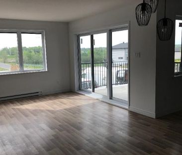 Superbe logement 4 1/2 à St-Nicolas, 1ier étage, climatisé, 2 STATI... - Photo 1