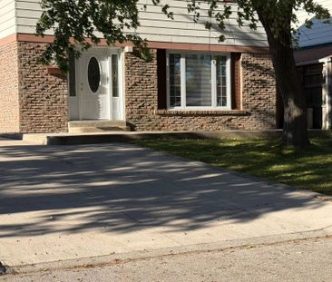 For Lease - 89 Dunsfold Drive, Toronto, Ontario - Photo 6