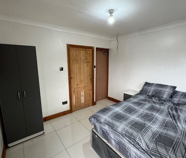 Room in a Shared House, Ellesmere Road, B8 - Photo 3