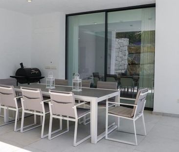 5 bedroom luxury Villa for rent in Benahavís, Andalusia - Photo 4