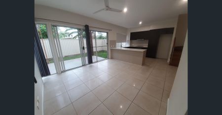 Scarborough Modern Townhouse - Photo 3