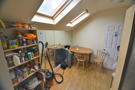 1 bedroom in a house share to rent - Photo 5