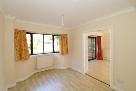 4 bedroom detached house to rent - Photo 2