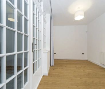 1 bedroom flat in Feltham - Photo 1