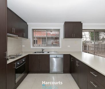 Spacious 3-Bedroom Family Home in Mill Park - Photo 2