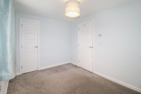 2 bedroom end of terrace house to rent - Photo 4