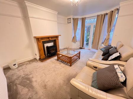 4 bedroom semi-detached house to rent - Photo 3