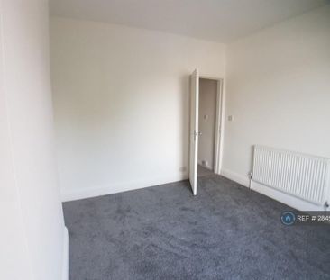 3 bedroom end of terrace house to rent - Photo 1